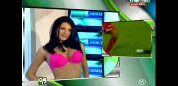  Goluri si Goale ep 15 Gina si Roxy (Romania naked news)